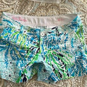 Lily Pulitzer short size 8. Coral seaweed, pattern blue